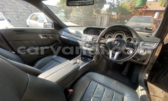 Nunua Ilio tumika Mercedes‒Benz E–Class Nyeusi Gari ndani ya Lusaka nchini Zambia Nunua Ilio tumika Mercedes‒Benz E–Class Nyeusi Gari ndani ya Lusaka nchini Zambia