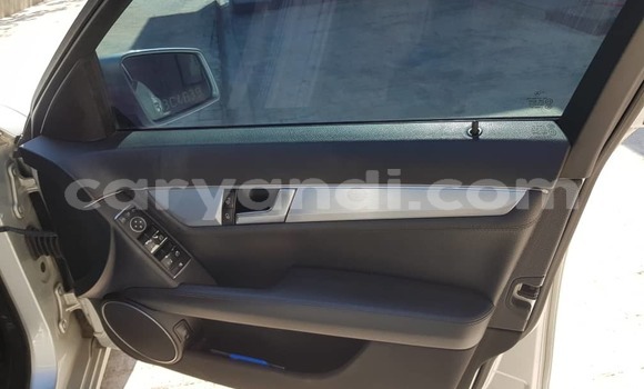 Nunua Ilio tumika Mercedes-Benz C180 coupe Fedha Gari ndani ya Lusaka nchini Zambia Nunua Ilio tumika Mercedes-Benz C180 coupe Fedha Gari ndani ya Lusaka nchini Zambia