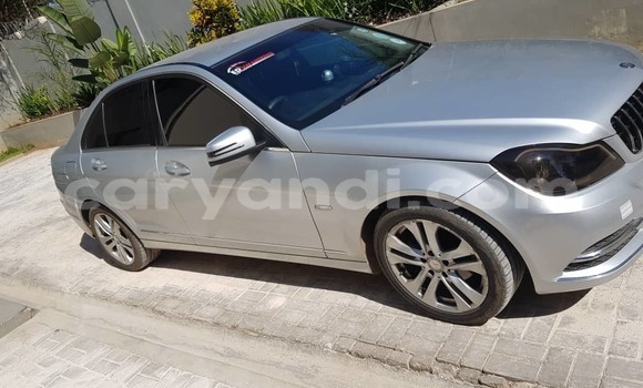 Nunua Ilio tumika Mercedes-Benz C180 coupe Fedha Gari ndani ya Lusaka nchini Zambia Nunua Ilio tumika Mercedes-Benz C180 coupe Fedha Gari ndani ya Lusaka nchini Zambia