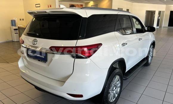 Nunua Ilio tumika Toyota Fortuner Nyeupe Gari ndani ya Lusaka nchini Zambia Nunua Ilio tumika Toyota Fortuner Nyeupe Gari ndani ya Lusaka nchini Zambia