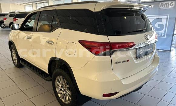 Nunua Ilio tumika Toyota Fortuner Nyeupe Gari ndani ya Lusaka nchini Zambia Nunua Ilio tumika Toyota Fortuner Nyeupe Gari ndani ya Lusaka nchini Zambia