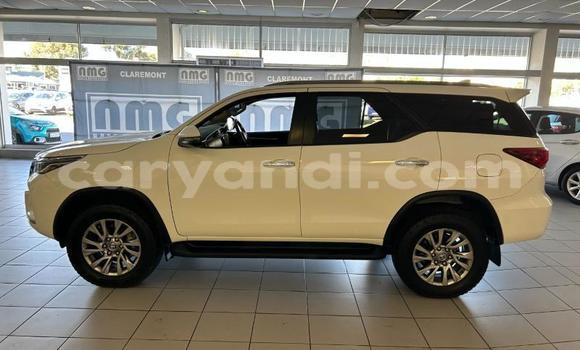 Nunua Ilio tumika Toyota Fortuner Nyeupe Gari ndani ya Lusaka nchini Zambia Nunua Ilio tumika Toyota Fortuner Nyeupe Gari ndani ya Lusaka nchini Zambia