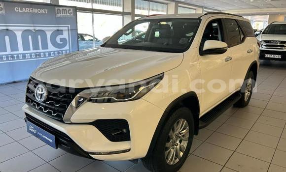 Nunua Ilio tumika Toyota Fortuner Nyeupe Gari ndani ya Lusaka nchini Zambia Nunua Ilio tumika Toyota Fortuner Nyeupe Gari ndani ya Lusaka nchini Zambia