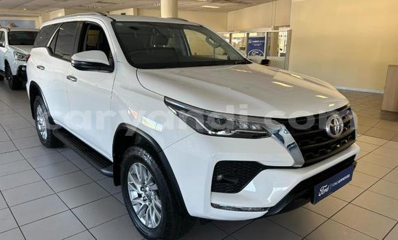 Nunua Ilio tumika Toyota Fortuner Nyeupe Gari ndani ya Lusaka nchini Zambia Nunua Ilio tumika Toyota Fortuner Nyeupe Gari ndani ya Lusaka nchini Zambia