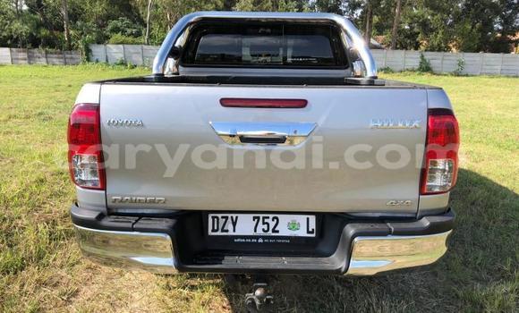 Nunua Ilio tumika Toyota Hilux Fedha Gari ndani ya Lusaka nchini Zambia