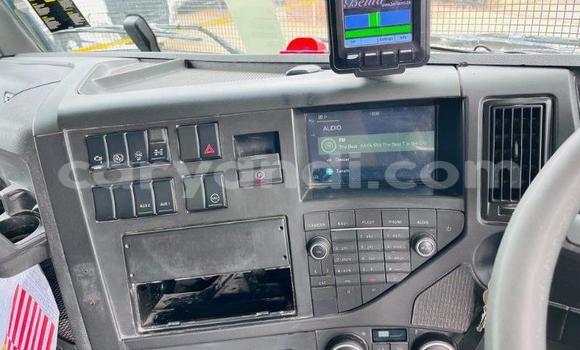 Nunua Ilio tumika Volvo FL Nyeupe Lori ndani ya Lusaka nchini Zambia Nunua Ilio tumika Volvo FL Nyeupe Lori ndani ya Lusaka nchini Zambia