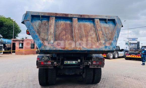 Nunua Ilio tumika Volvo FL Nyeupe Lori ndani ya Lusaka nchini Zambia Nunua Ilio tumika Volvo FL Nyeupe Lori ndani ya Lusaka nchini Zambia