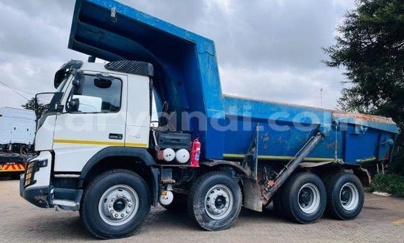 Nunua Ilio tumika Volvo FL Nyeupe Lori ndani ya Lusaka nchini Zambia Nunua Ilio tumika Volvo FL Nyeupe Lori ndani ya Lusaka nchini Zambia