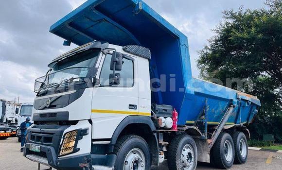 Nunua Ilio tumika Volvo FL Nyeupe Lori ndani ya Lusaka nchini Zambia Nunua Ilio tumika Volvo FL Nyeupe Lori ndani ya Lusaka nchini Zambia