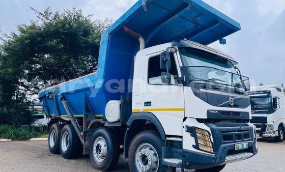 Nunua Ilio tumika Volvo FL Nyeupe Lori ndani ya Lusaka nchini Zambia Nunua Ilio tumika Volvo FL Nyeupe Lori ndani ya Lusaka nchini Zambia