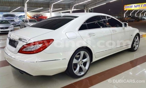 Buy Import Mercedes‒Benz 190 (W201) White Car in Import - Dubai in Zambia Buy Import Mercedes‒Benz 190 (W201) White Car in Import - Dubai in Zambia