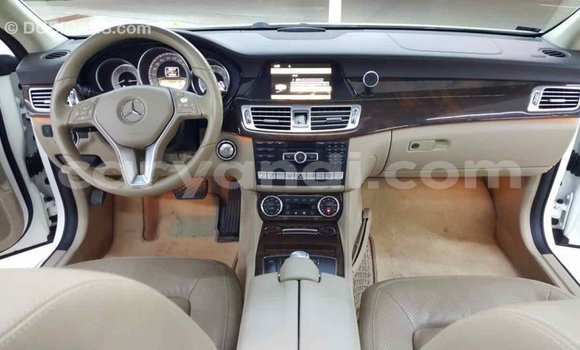 Buy Import Mercedes‒Benz 190 (W201) White Car in Import - Dubai in Zambia Buy Import Mercedes‒Benz 190 (W201) White Car in Import - Dubai in Zambia