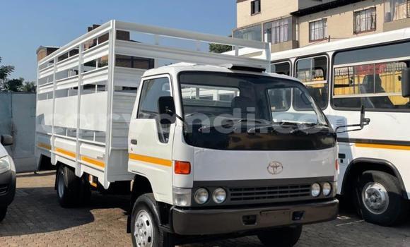 Acheter Occasion Utilitaire Toyota Dyna Blanc à Lusaka, Zambie Acheter Occasion Utilitaire Toyota Dyna Blanc à Lusaka, Zambie