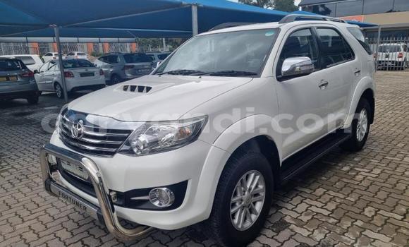 Nunua Ilio tumika Toyota Fortuner Nyeupe Gari ndani ya Lusaka nchini Zambia