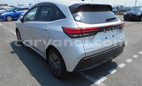 Acheter Occasion Voiture Nissan Note Gris à Lusaka, Zambie Acheter Occasion Voiture Nissan Note Gris à Lusaka, Zambie