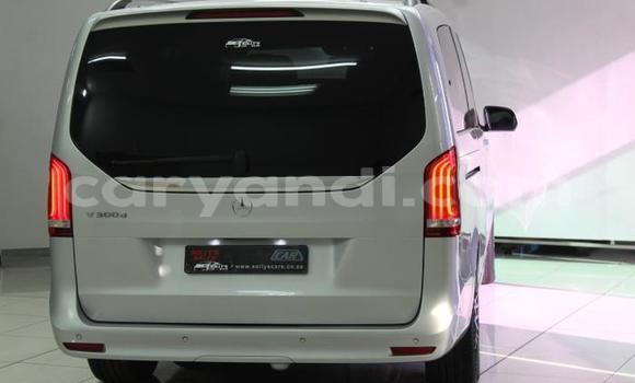 Acheter Occasion Voiture Mercedes-Benz E-Classe Gris à Lusaka, Zambie Acheter Occasion Voiture Mercedes-Benz E-Classe Gris à Lusaka, Zambie