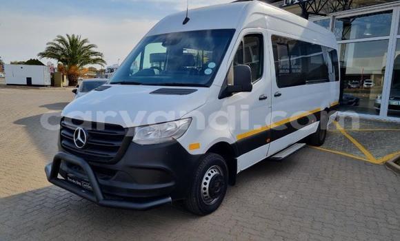 Tenga Tsaru Mercedes‒Benz Viano Chena Mota in Chingola in Zambia Tenga Tsaru Mercedes‒Benz Viano Chena Mota in Chingola in Zambia