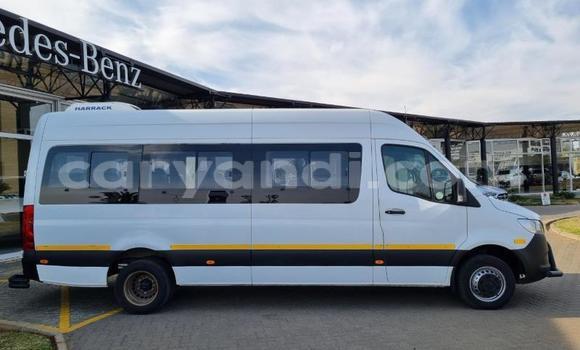 Buy Used Mercedes‒Benz Viano White Car in Chingola in Zambia Buy Used Mercedes‒Benz Viano White Car in Chingola in Zambia