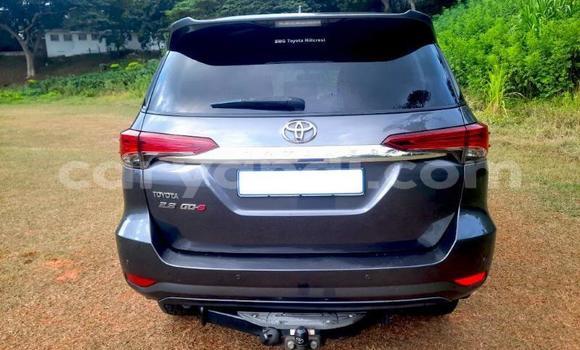 Nunua Ilio tumika Toyota Fortuner Fedha Gari ndani ya Chilanga nchini Lusaka Nunua Ilio tumika Toyota Fortuner Fedha Gari ndani ya Chilanga nchini Lusaka