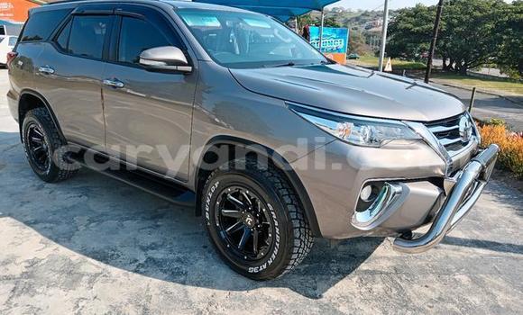 Nunua Ilio tumika Toyota Fortuner Fedha Gari ndani ya Chilanga nchini Lusaka Nunua Ilio tumika Toyota Fortuner Fedha Gari ndani ya Chilanga nchini Lusaka