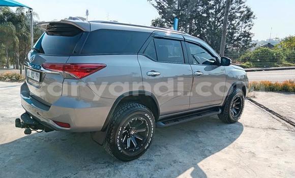 Nunua Ilio tumika Toyota Fortuner Fedha Gari ndani ya Chilanga nchini Lusaka Nunua Ilio tumika Toyota Fortuner Fedha Gari ndani ya Chilanga nchini Lusaka