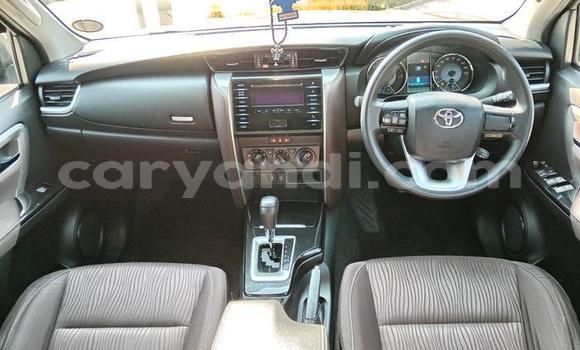 Nunua Ilio tumika Toyota Fortuner Fedha Gari ndani ya Chilanga nchini Lusaka Nunua Ilio tumika Toyota Fortuner Fedha Gari ndani ya Chilanga nchini Lusaka