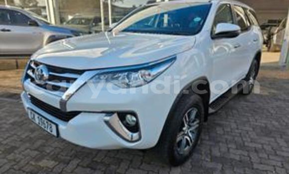 Buy Used Toyota Fortuner White Car in Chilanga in Lusaka Buy Used Toyota Fortuner White Car in Chilanga in Lusaka