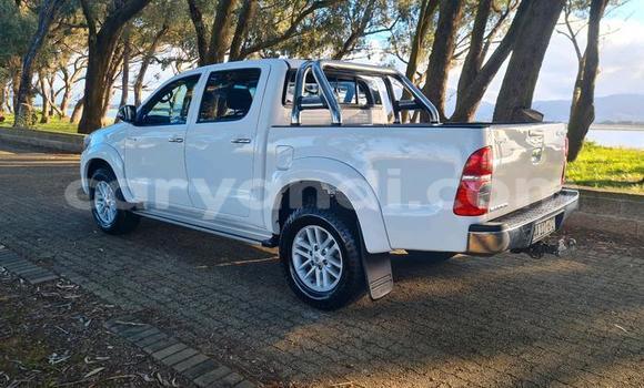 Nunua Ilio tumika Toyota Hilux Nyeupe Gari ndani ya Import - Dubai nchini Zambia Nunua Ilio tumika Toyota Hilux Nyeupe Gari ndani ya Import - Dubai nchini Zambia