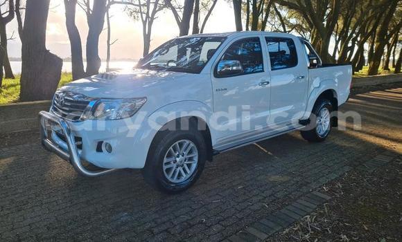 Tenga Tsaru Toyota Hilux Chena Mota in Import - Dubai in Zambia Tenga Tsaru Toyota Hilux Chena Mota in Import - Dubai in Zambia