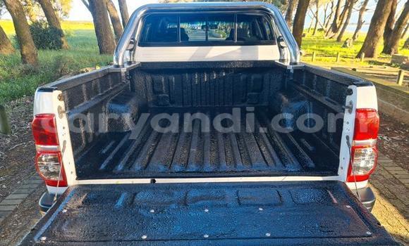 Tenga Tsaru Toyota Hilux Chena Mota in Import - Dubai in Zambia Tenga Tsaru Toyota Hilux Chena Mota in Import - Dubai in Zambia