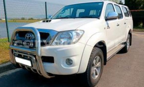 Buy Used Toyota Hilux White Car in Import - Dubai in Zambia Buy Used Toyota Hilux White Car in Import - Dubai in Zambia