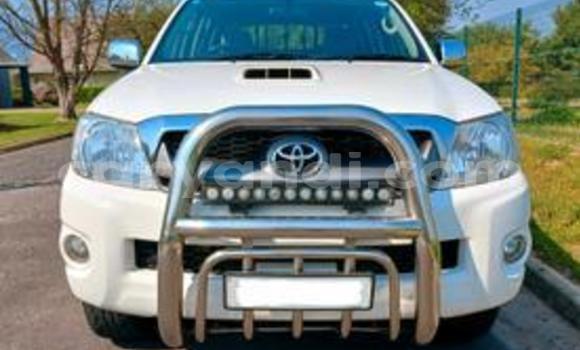 Buy Used Toyota Hilux White Car in Import - Dubai in Zambia Buy Used Toyota Hilux White Car in Import - Dubai in Zambia