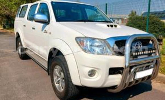 Buy Used Toyota Hilux White Car in Import - Dubai in Zambia Buy Used Toyota Hilux White Car in Import - Dubai in Zambia