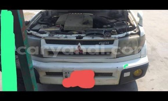 Acheter Occasion Voiture Mitsubishi Pajero Blanc à Lusaka, Zambie Acheter Occasion Voiture Mitsubishi Pajero Blanc à Lusaka, Zambie