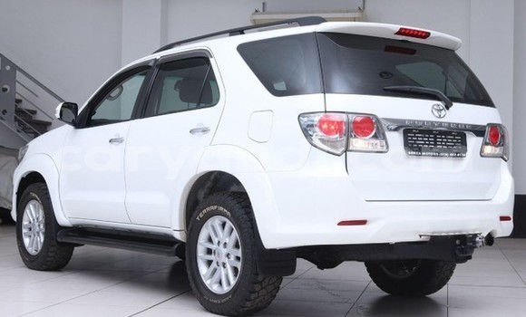 Nunua Ilio tumika Toyota Fortuner Nyeupe Gari ndani ya Lusaka nchini Zambia Nunua Ilio tumika Toyota Fortuner Nyeupe Gari ndani ya Lusaka nchini Zambia