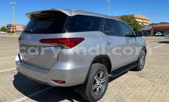 Acheter Occasion Voiture Toyota Fortuner Gris à Chilanga, Lusaka Acheter Occasion Voiture Toyota Fortuner Gris à Chilanga, Lusaka