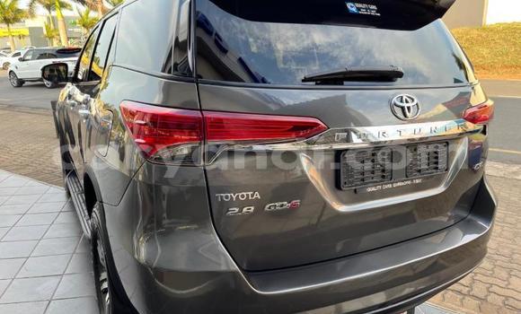 Tenga Tsaru Toyota Fortuner Sirivha Mota in Chilanga in Lusaka Tenga Tsaru Toyota Fortuner Sirivha Mota in Chilanga in Lusaka