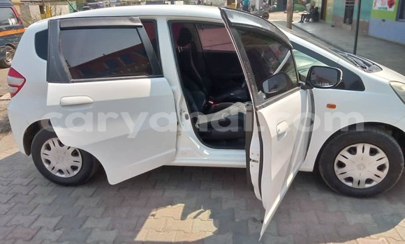 Nunua Ilio tumika Honda FIT Nyeupe Gari ndani ya Lusaka nchini Zambia Nunua Ilio tumika Honda FIT Nyeupe Gari ndani ya Lusaka nchini Zambia