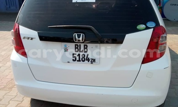 Nunua Ilio tumika Honda FIT Nyeupe Gari ndani ya Lusaka nchini Zambia Nunua Ilio tumika Honda FIT Nyeupe Gari ndani ya Lusaka nchini Zambia