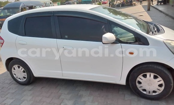 Nunua Ilio tumika Honda FIT Nyeupe Gari ndani ya Lusaka nchini Zambia Nunua Ilio tumika Honda FIT Nyeupe Gari ndani ya Lusaka nchini Zambia