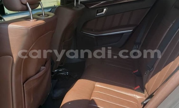 Nunua Ilio tumika Mercedes-Benz E-Classe Nyeupe Gari ndani ya Lusaka nchini Zambia Nunua Ilio tumika Mercedes-Benz E-Classe Nyeupe Gari ndani ya Lusaka nchini Zambia