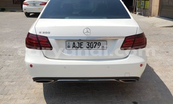 Nunua Ilio tumika Mercedes-Benz E-Classe Nyeupe Gari ndani ya Lusaka nchini Zambia Nunua Ilio tumika Mercedes-Benz E-Classe Nyeupe Gari ndani ya Lusaka nchini Zambia
