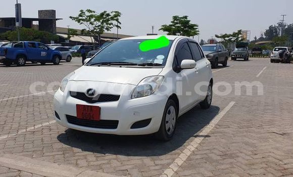 Acheter Occasion Voiture Toyota Vitz Blanc à Lusaka, Zambie