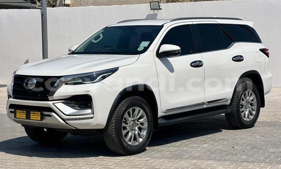 Acheter Occasion Voiture Toyota Fortuner Blanc à Lusaka, Zambie