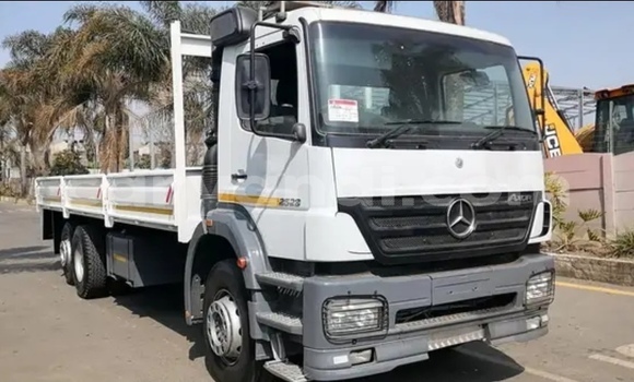 Buy Used Mercedes–Benz Truck White Truck in Lusaka in Zambia
