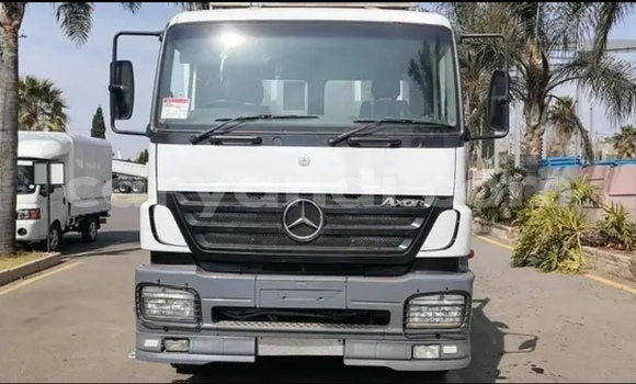 Tenga Tsaru Mercedes–Benz Truck Chena Rori in Lusaka in Zambia Tenga Tsaru Mercedes–Benz Truck Chena Rori in Lusaka in Zambia