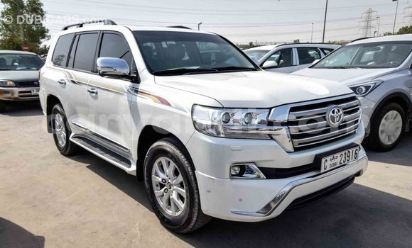 Nunua Imported Toyota Land Cruiser Nyeupe Gari ndani ya Import - Dubai nchini Zambia Nunua Imported Toyota Land Cruiser Nyeupe Gari ndani ya Import - Dubai nchini Zambia
