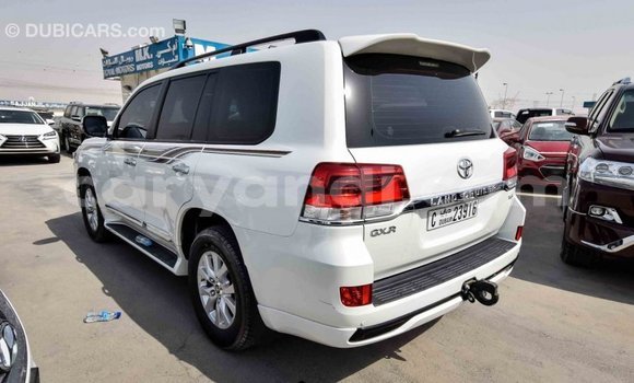 Nunua Imported Toyota Land Cruiser Nyeupe Gari ndani ya Import - Dubai nchini Zambia Nunua Imported Toyota Land Cruiser Nyeupe Gari ndani ya Import - Dubai nchini Zambia