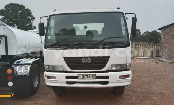 Nunua Ilio tumika Nissan UD Nyeupe Lori ndani ya Lusaka nchini Zambia Nunua Ilio tumika Nissan UD Nyeupe Lori ndani ya Lusaka nchini Zambia