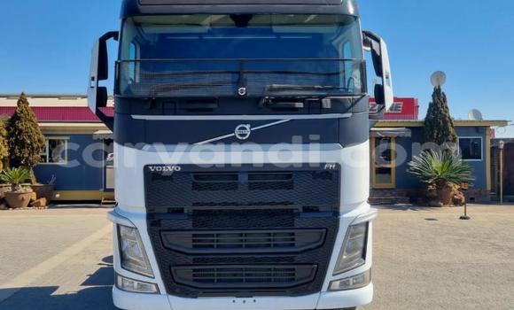 Nunua Ilio tumika Volvo F4 Nyeupe Lori ndani ya Lusaka nchini Zambia Nunua Ilio tumika Volvo F4 Nyeupe Lori ndani ya Lusaka nchini Zambia
